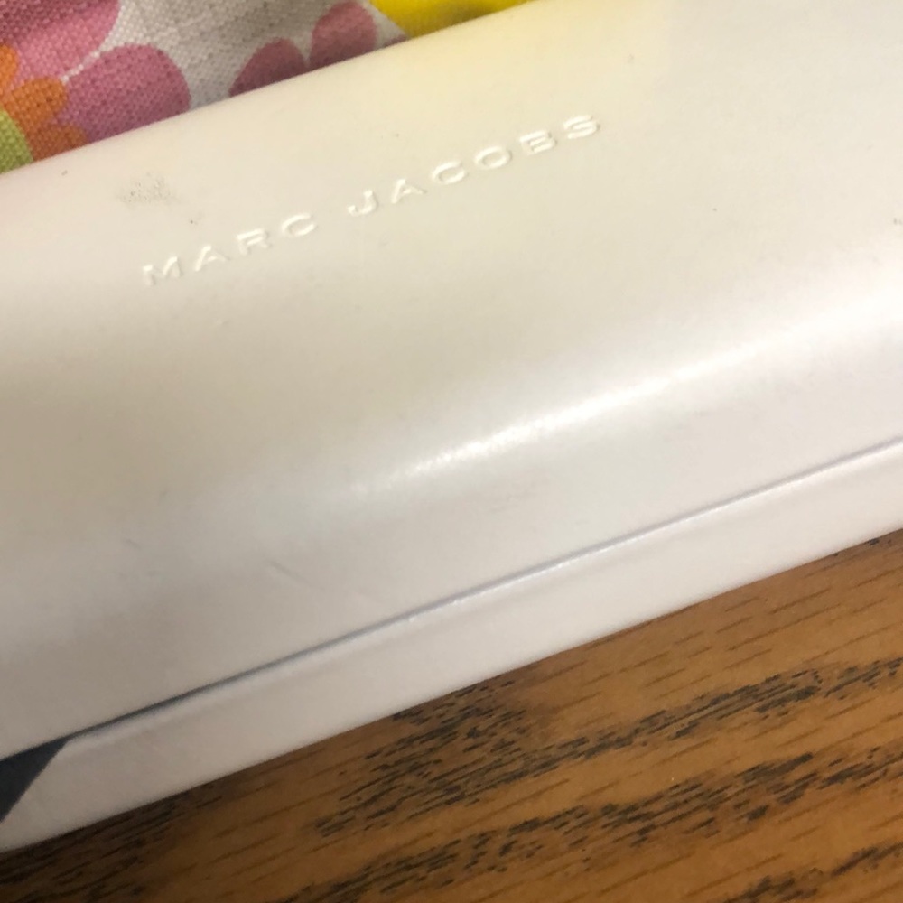 Marc Jacobs sun glass case used